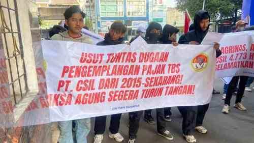 Demo PMPRI di Kejaksaan Agung, Perwakilan Massa Serahkan Aspirasi kepada Petugas Demo PMPRI di Kejaksaan Agung, Perwakilan Massa Serahkan Aspirasi kepada Petugas
