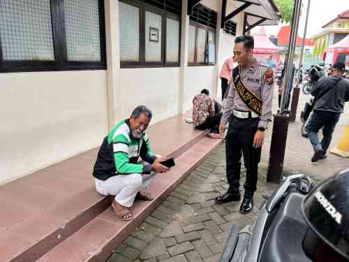 Layanan Polantas Tuban Diserbu Warga, Konsultasi SIM, STNK dan BPKB Jadi yang Terbanyak Layanan Polantas Tuban Diserbu Warga, Konsultasi SIM, STNK dan BPKB Jadi yang Terbanyak