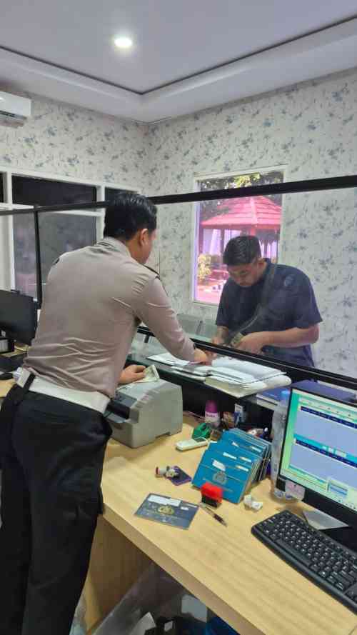 Warga Tuban Manfaatkan Layanan Polantas Tuban Menyapa untuk Konsultasi SIM, STNK, dan BPKB