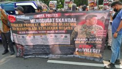 Unjuk Rasa GAMIS di Monas Berakhir Kondusif, Massa Lanjutkan Aksi ke Mabes Polri