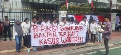 Tanpa Orasi Panjang, Massa Peduli Perempuan Bawa Pesan Keras ke Depan Kemendagri