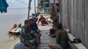 Babinsa Koramil 0908-02/Muara Badak Pererat Silaturahmi Melalui Komsos Bersama Warga Pesisir