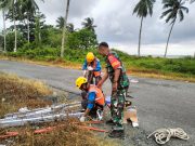 Kepedulian Situasi dan Kondisi Wilayah Binaan, Babinsa Koramil Penajam Komsos Bersama Petugas PLN