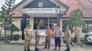Jalin Sinergitas di HUT Bhayangkara,  Koramil 04/Sepaku Berikan Tumpeng Ke Mapolsek Sepaku