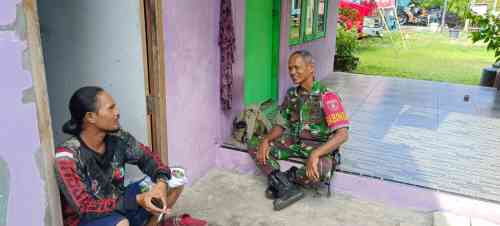 Mewujudkan Keakraban, Babinsa Nenang Komsos Dengan Warga Binaan Mewujudkan Keakraban, Babinsa Nenang Komsos Dengan Warga Binaan