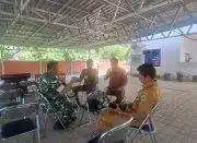 Sinergitas Babinsa Tanjung Tengah Laksanakan Komsos dengan Perangkat Kelurahan