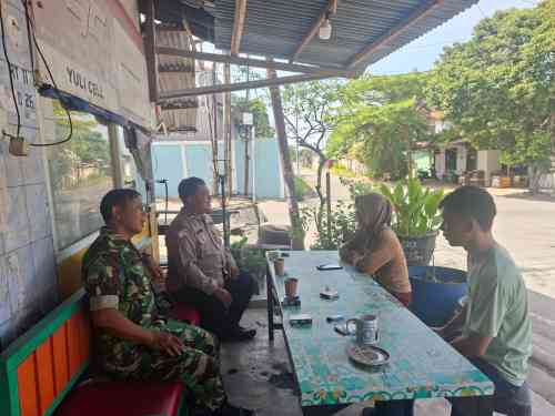Pererat Kemanunggalan TNI dengan Rakyat, Babinsa Kelurahan Tanjung Laut Aktif Laksanakan Komsos di Wilayah Binaan Pererat Kemanunggalan TNI dengan Rakyat, Babinsa Kelurahan Tanjung Laut Aktif Laksanakan Komsos di Wilayah Binaan