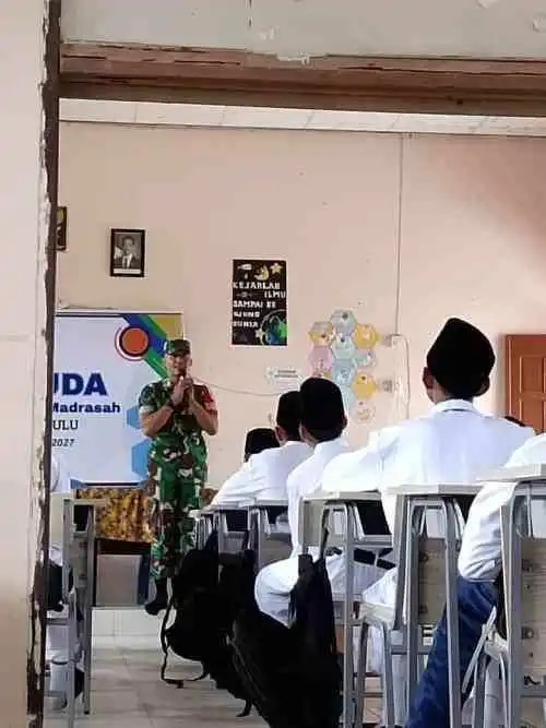 Masa Pengenalan Lingkungan Sekolah (MPLS) ,Babinsa Koramil 0913-03/Babulu Beri Materi Wasbang Pada Siswa Siswi MTs Al-Amin