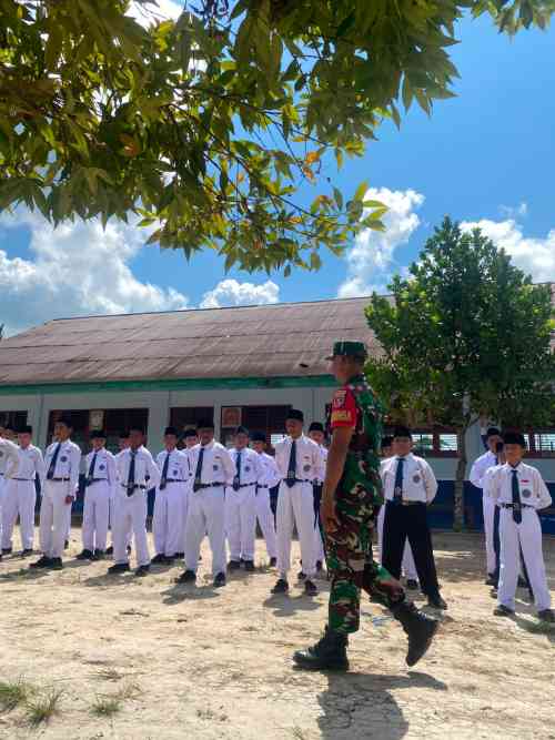 Masa Pengenalan Lingkungan Sekolah (MPLS) ,Babinsa Koramil 0913-03/Babulu Beri Materi Wasbang Pada Siswa Siswi MTs Al-Amin