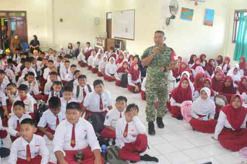Ilmu Tinggi Tanpa Adab, Ini Penjelasan Dandim 0913/PPU Saat Berikan Motivasi Kepada Siswa Siswi SMPN 21 Penajam Ilmu Tinggi Tanpa Adab, Ini Penjelasan Dandim 0913/PPU Saat Berikan Motivasi Kepada Siswa Siswi SMPN 21 Penajam