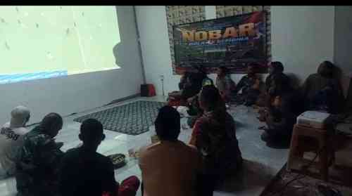 Saksikan Kemenangan Tim Spanyol, Babinsa Koramil 04/Sepaku Gelar Nobar Piala Dunia Bersama Masyarakat Saksikan Kemenangan Tim Spanyol, Babinsa Koramil 04/Sepaku Gelar Nobar Piala Dunia Bersama Masyarakat