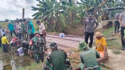 Demi Kemajuan Bersama , Koramil 03/Babulu Perbaiki Jembatan Penghubung Dua Desa