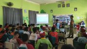 Tanamkan Cinta Tanah Air dan Jiwa Nasionalisme, Babinsa Kortamil 01/Penajam Berikan Wasbang kepada Siswa SMP 22 PPU