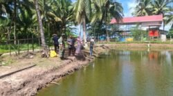 Komsos Dengan Warga, Babinsa Tanjung Tengah Rutin Pantau Wilayah Binaan
