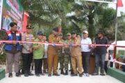 TNI AD Hadir Untuk Rakyat, Jembatan Penghubung Di Kel Lawe-Lawe Resmi Digunakan