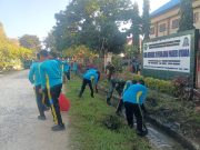 Jum’at Bersih, Koramil 02/Waru Bersama Pemerintah Setempat, Warga dan Pihak Sekolah Laksanakan Gotong Royong