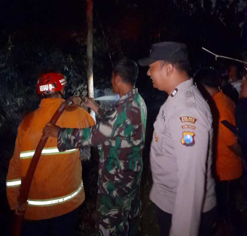 Respon Cepat Babinsa Dan Tim Gabungan Berhasil Padamkan Kebakaran Lahan