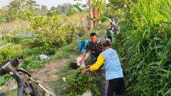 Dukung Ketahanan Pangan, Serda Nurhatib Dampingi Poktan Margo Rukun III Bersihkan Irigasi Sawah