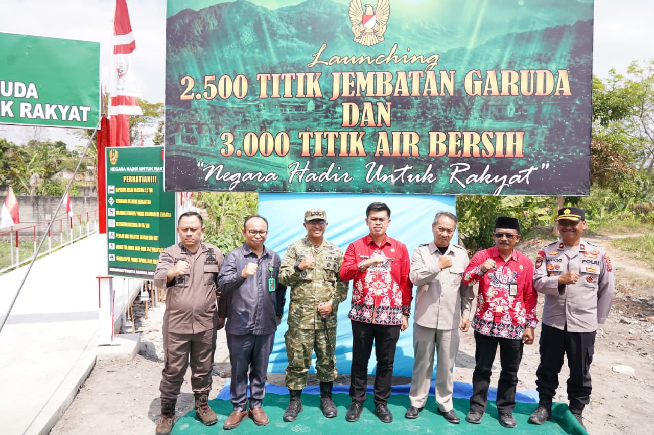 Dandim 0808/Blitar Hadiri Launching 2.500 Jembatan Garuda dan 3.000 Titik Air Bersih oleh Presiden Prabowo Subianto Dandim 0808/Blitar Hadiri Launching 2.500 Jembatan Garuda dan 3.000 Titik Air Bersih oleh Presiden Prabowo Subianto
