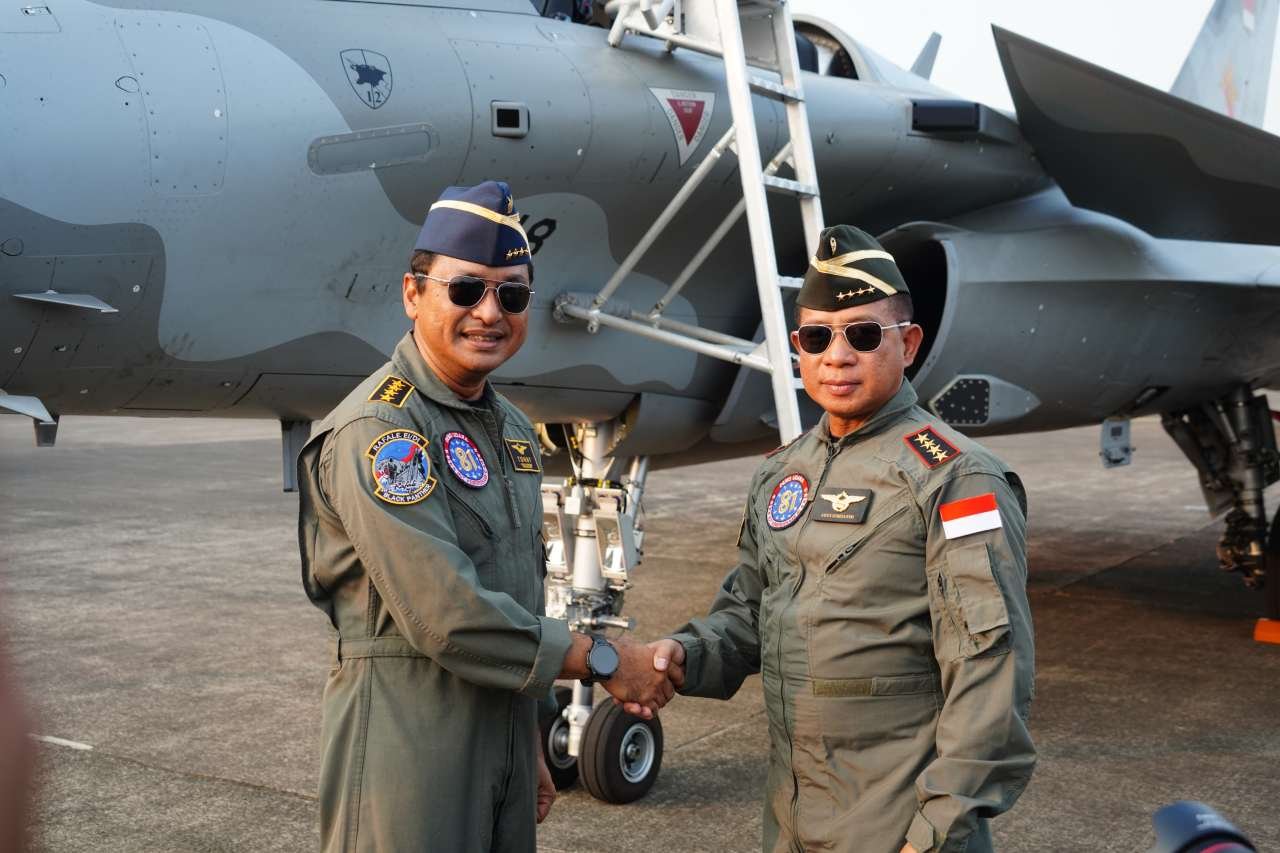 Panglima TNI Tinjau Kesiapan Alutsista Demo Udara HUT Ke-81 RI Panglima TNI Tinjau Kesiapan Alutsista Demo Udara HUT Ke-81 RI