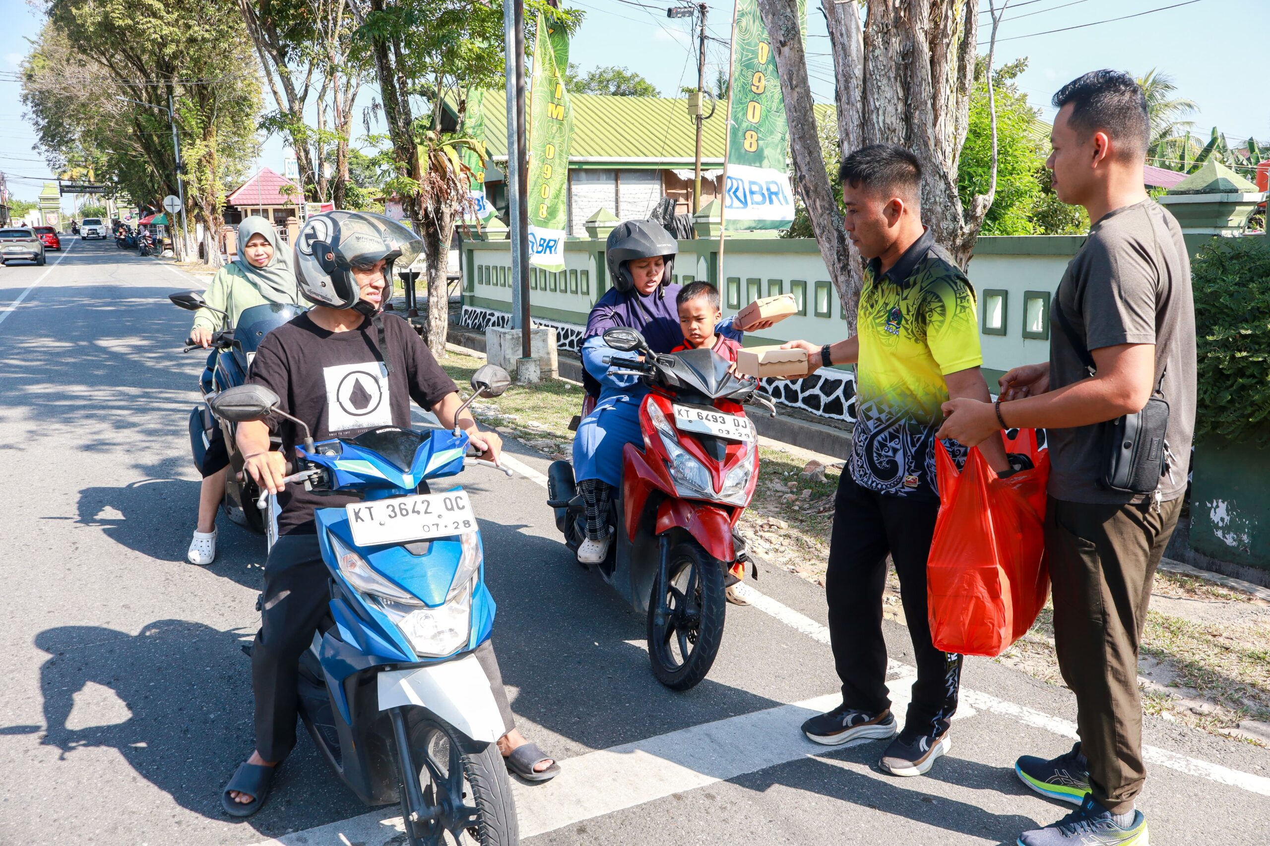 Jumat Berkah Kodim 0908/Bontang, Tebar Senyum dan Kepedulian di Tengah Masyarakat