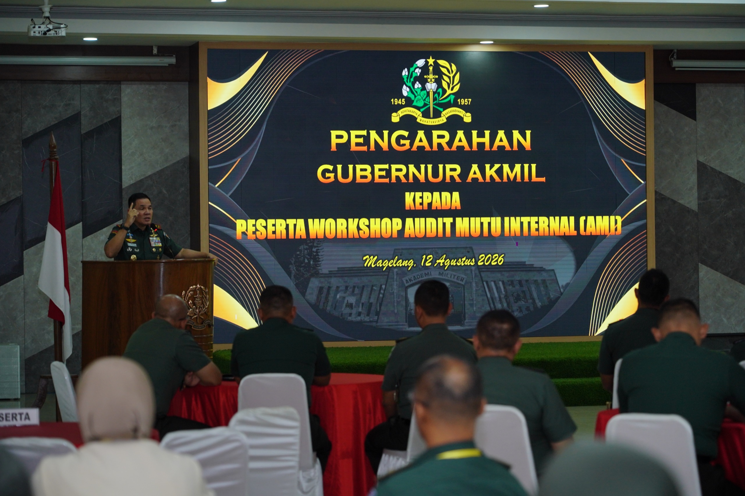 Gubernur Akmil Beri Penghargaan kepada Gumil, Pelatih, dan Pengasuh Terbaik Gubernur Akmil Beri Penghargaan kepada Gumil, Pelatih, dan Pengasuh Terbaik