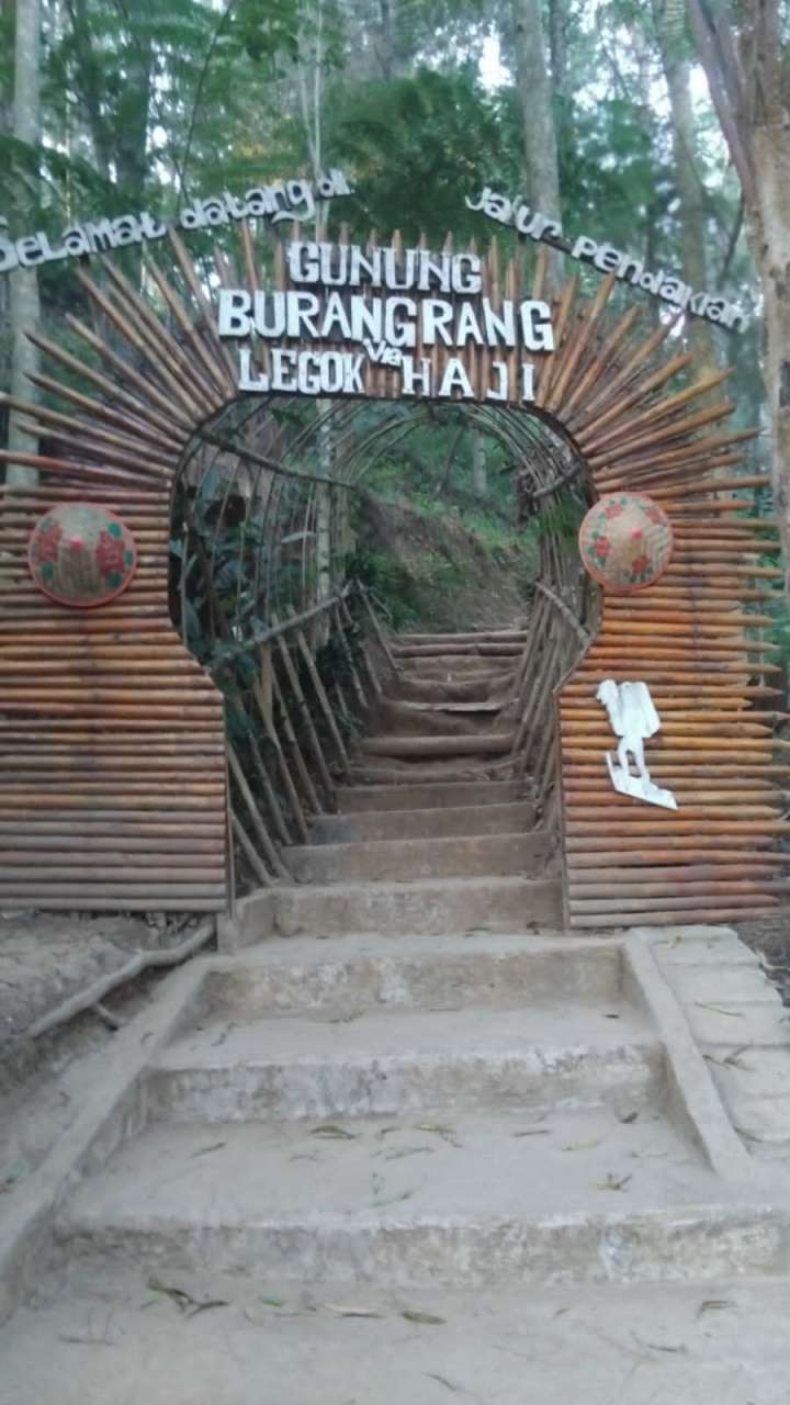 Akses Jalan Menuju Pendakian Gunung Burangrang Jalur Legok Haji Masih Rusak dan Sulit Dilalui