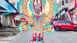 Chika Adiwarna Tampil Memukau di Karnaval HUT RI ke-81 dengan Pakaian Paling Unik