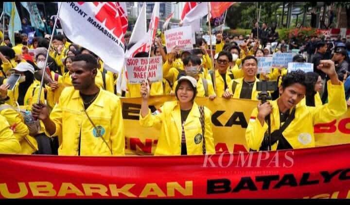 Bung Karno : Kemerdekaan Adalah Jembatan Emas, Bukan Untuk Di Rebut Alav Mahasiswa UI Bung Karno : Kemerdekaan Adalah Jembatan Emas, Bukan Untuk Di Rebut Alav Mahasiswa UI
