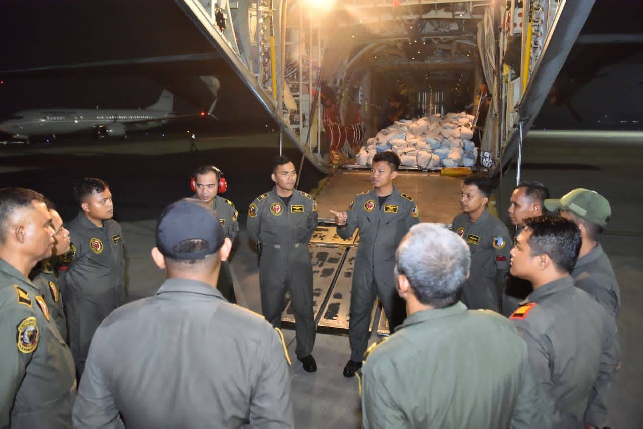 TNI Kirim 27 Ton Bantuan untuk Korban Gempa NTT TNI Kirim 27 Ton Bantuan untuk Korban Gempa NTT