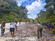 Rehab Jembatan Capai 75 Persen, Satgas TMMD Ke-129 Kodim 1807/Sorong Selatan Perkuat Akses dan Mobilitas Warga