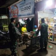 Yakinkan Wilayah Aman, Babinsa Labangka Barat Koramil 03/Babulu Laksanakan Patroli Malam Hari