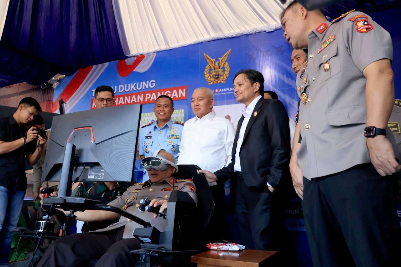 Terbang Dengan F-16, Gubernur Kalsel dan Forkopimda Rasakan Sensasi Dunia Tempur di Angkasa, Ramaikan Stand Lanud Sjamsudin Noor Kalsel Expo 2026 Terbang Dengan F-16, Gubernur Kalsel dan Forkopimda Rasakan Sensasi Dunia Tempur di Angkasa, Ramaikan Stand Lanud Sjamsudin Noor Kalsel Expo 2026