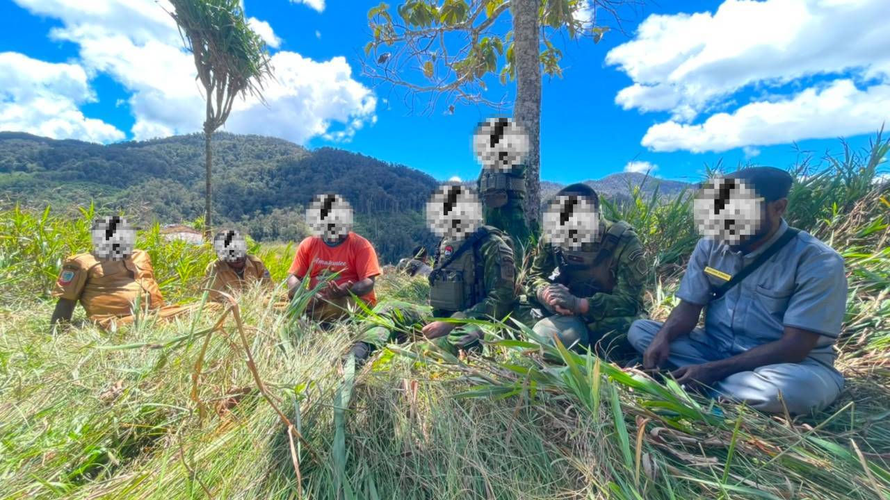 Menembus Batas Alam Ugimba: Koops TNI Habema Hadirkan Kembali Negara di Bawah Kaki Gunung Cartenz Setelah 15 Tahun Terisolasi Menembus Batas Alam Ugimba: Koops TNI Habema Hadirkan Kembali Negara di Bawah Kaki Gunung Cartenz Setelah 15 Tahun Terisolasi