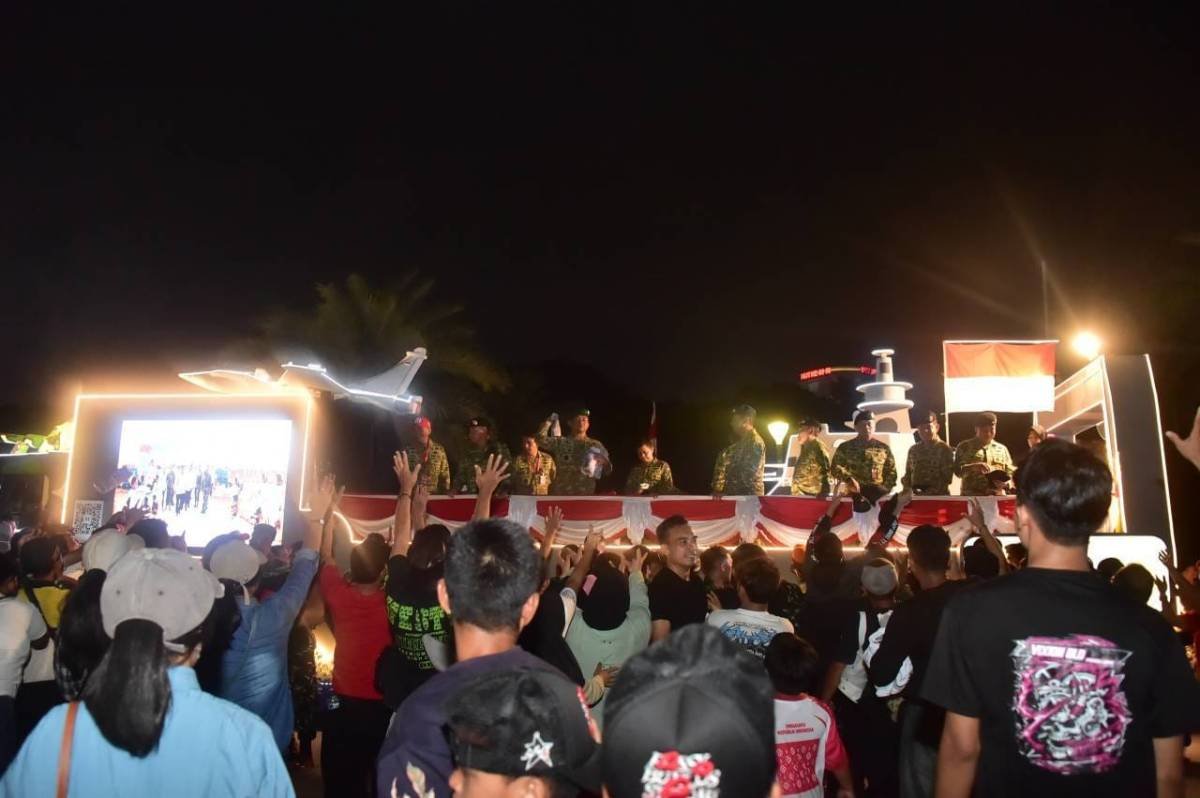 Panglima TNI Hadiri Karnaval Bersatu, Meriahkan Perayaan HUT ke-81 Kemerdekaan RI Panglima TNI Hadiri Karnaval Bersatu, Meriahkan Perayaan HUT ke-81 Kemerdekaan RI