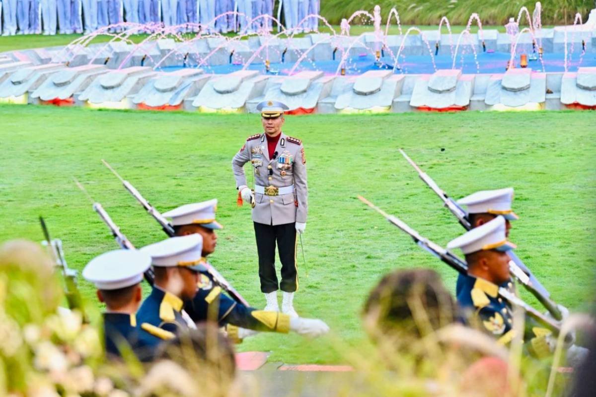 Panglima TNI Hadiri Upacara Penurunan Bendera Sang Merah Putih di Istana Merdeka Panglima TNI Hadiri Upacara Penurunan Bendera Sang Merah Putih di Istana Merdeka