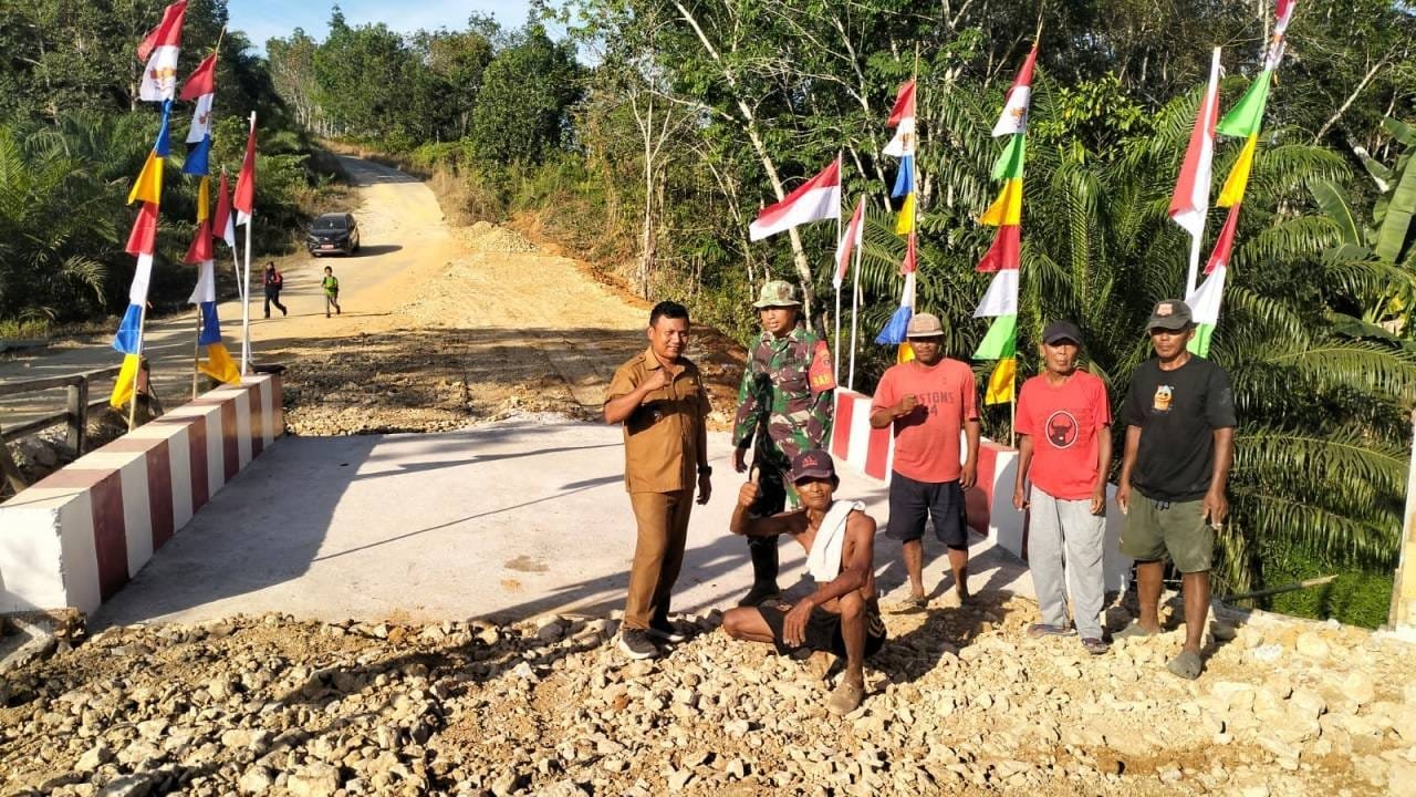 Pembangunan Jembatan Garuda Penghubung Dua Desa Di Sepaku Siap Dilewati