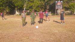 Semarakkan HUT Ke-81 RI, Babinsa Tanjung Tengah Tendang Bola Pertama Turnamen Mini Soccer
