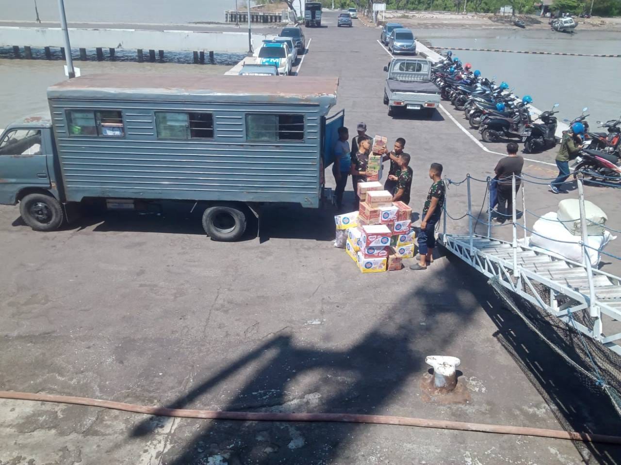 Hari Keenam Pascagempa, TNI Kerahkan 5.254 Personel dan Salurkan 293 Ton Bantuan untuk NTT Hari Keenam Pascagempa, TNI Kerahkan 5.254 Personel dan Salurkan 293 Ton Bantuan untuk NTT