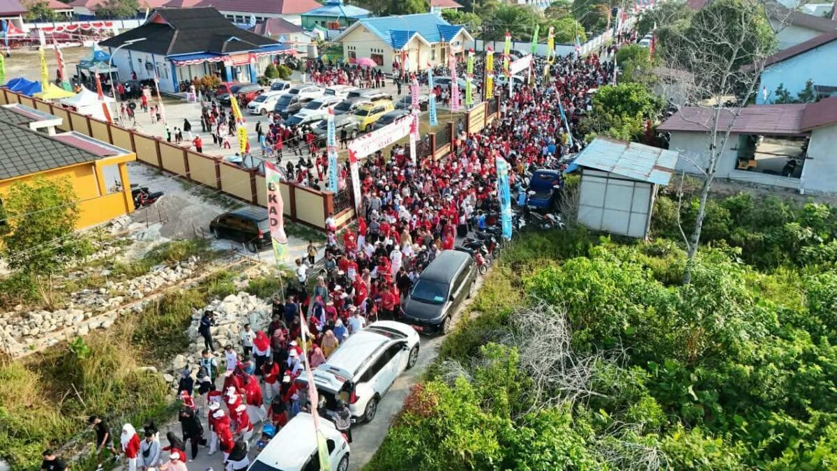 Ramaikan HUT RI ke-81, Babinsa Dan Bhabinkamtibmas Gunung Steleng Kawal Jalan Sehat Ramaikan HUT RI ke-81, Babinsa Dan Bhabinkamtibmas Gunung Steleng Kawal Jalan Sehat