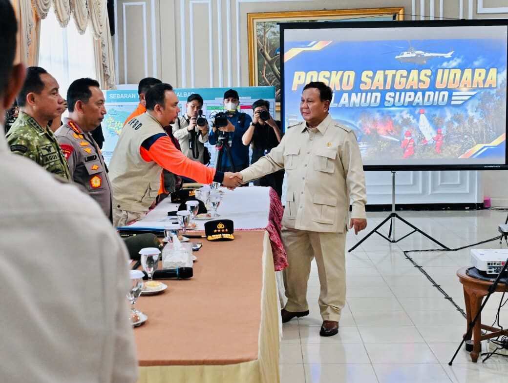 Panglima TNI Dampingi Presiden RI Tinjau Penanganan Karhutla di Kalimantan Barat