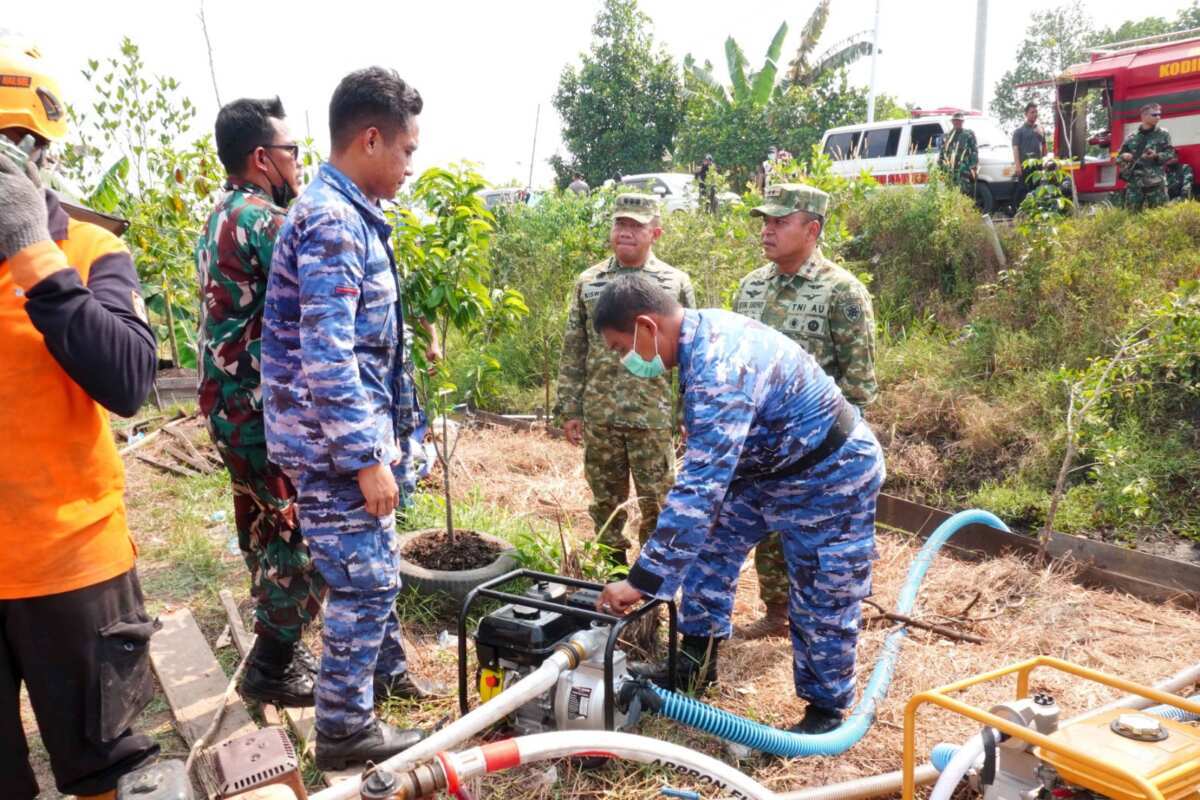 Komandan Lanud Sjamsudin Noor Dampingi Pangkodau II Tinjau Langsung Penanggulangan Karhutla di Kalimantan Selatan Komandan Lanud Sjamsudin Noor Dampingi Pangkodau II Tinjau Langsung Penanggulangan Karhutla di Kalimantan Selatan