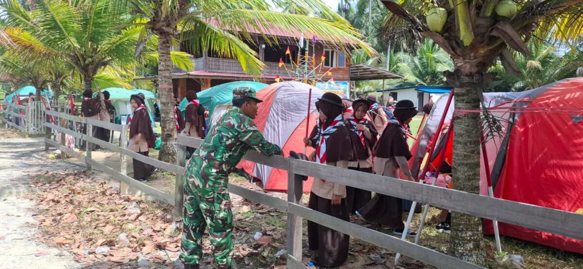 Monitoring Wilayah, Babinsa Tanjung Tengah Pantau Kegiatan Pramuka SMPIT Di Wilayah Binaan