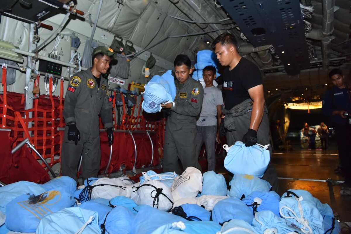 Hari Kesepuluh Penanganan Gempa NTT, TNI Salurkan 825,585 Ton Bantuan Hari Kesepuluh Penanganan Gempa NTT, TNI Salurkan 825,585 Ton Bantuan