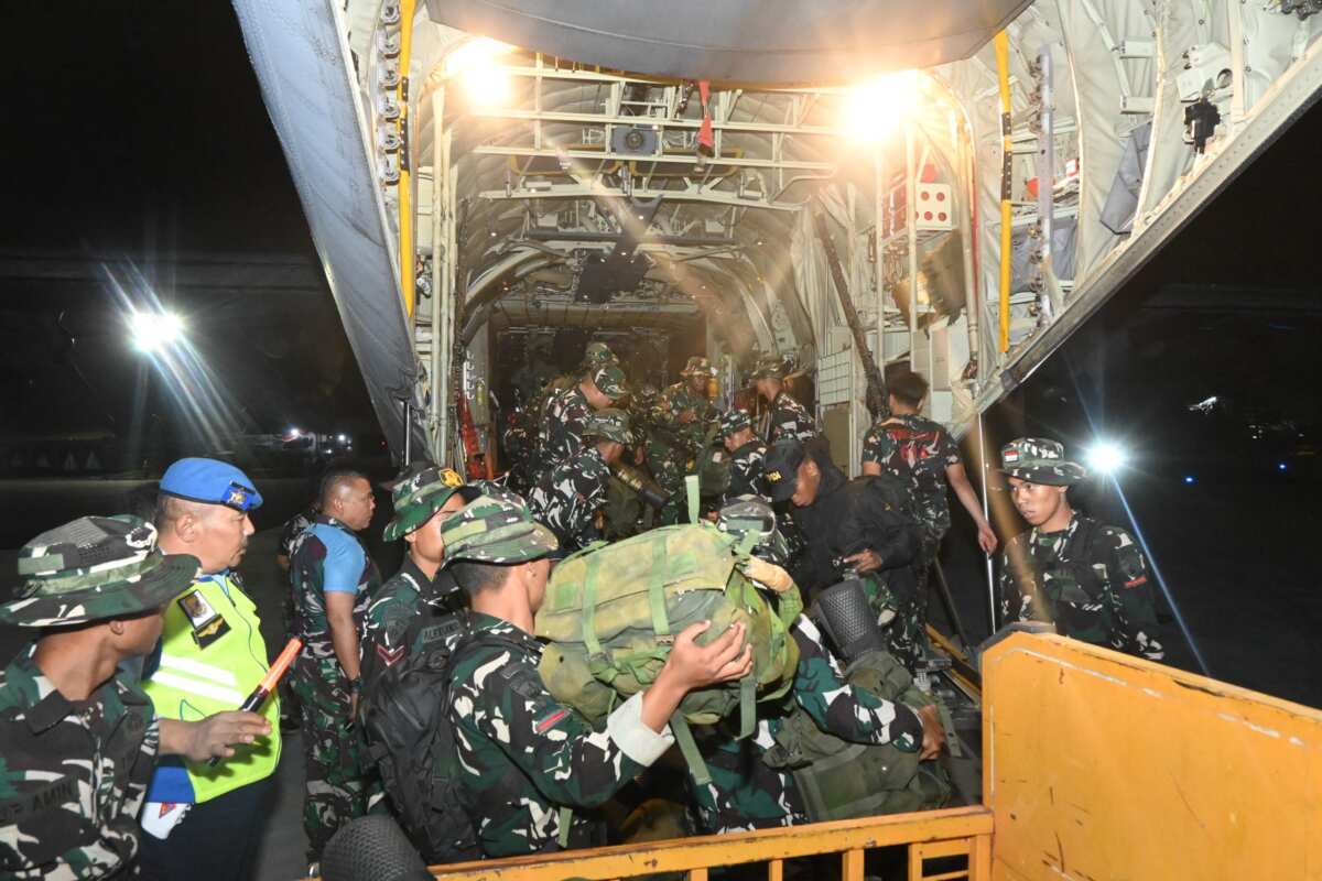 TNI Kembali Kirim Pasukan Tambahan Bantu Karhutla di Kalimantan Barat TNI Kembali Kirim Pasukan Tambahan Bantu Karhutla di Kalimantan Barat