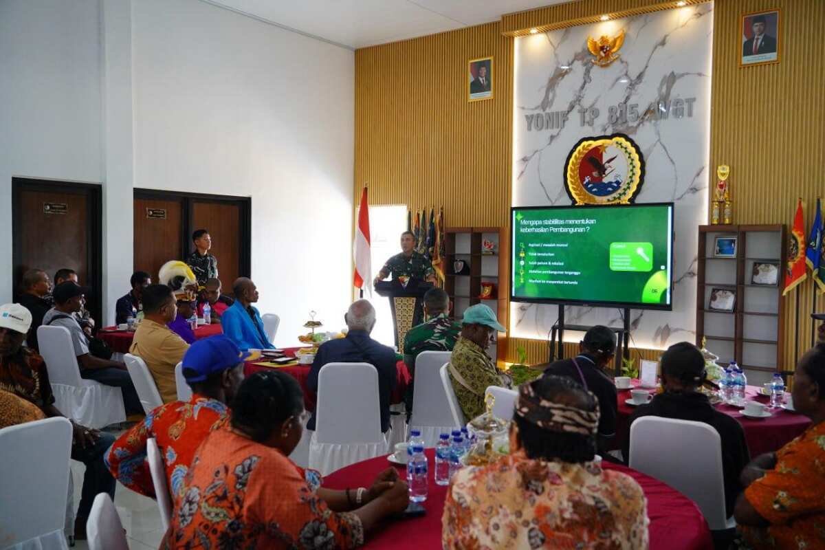 Tatap Muka Danrem 172/PWY Bersama Tokoh Agama, Adat dan Masyarakat Keerom Tatap Muka Danrem 172/PWY Bersama Tokoh Agama, Adat dan Masyarakat Keerom