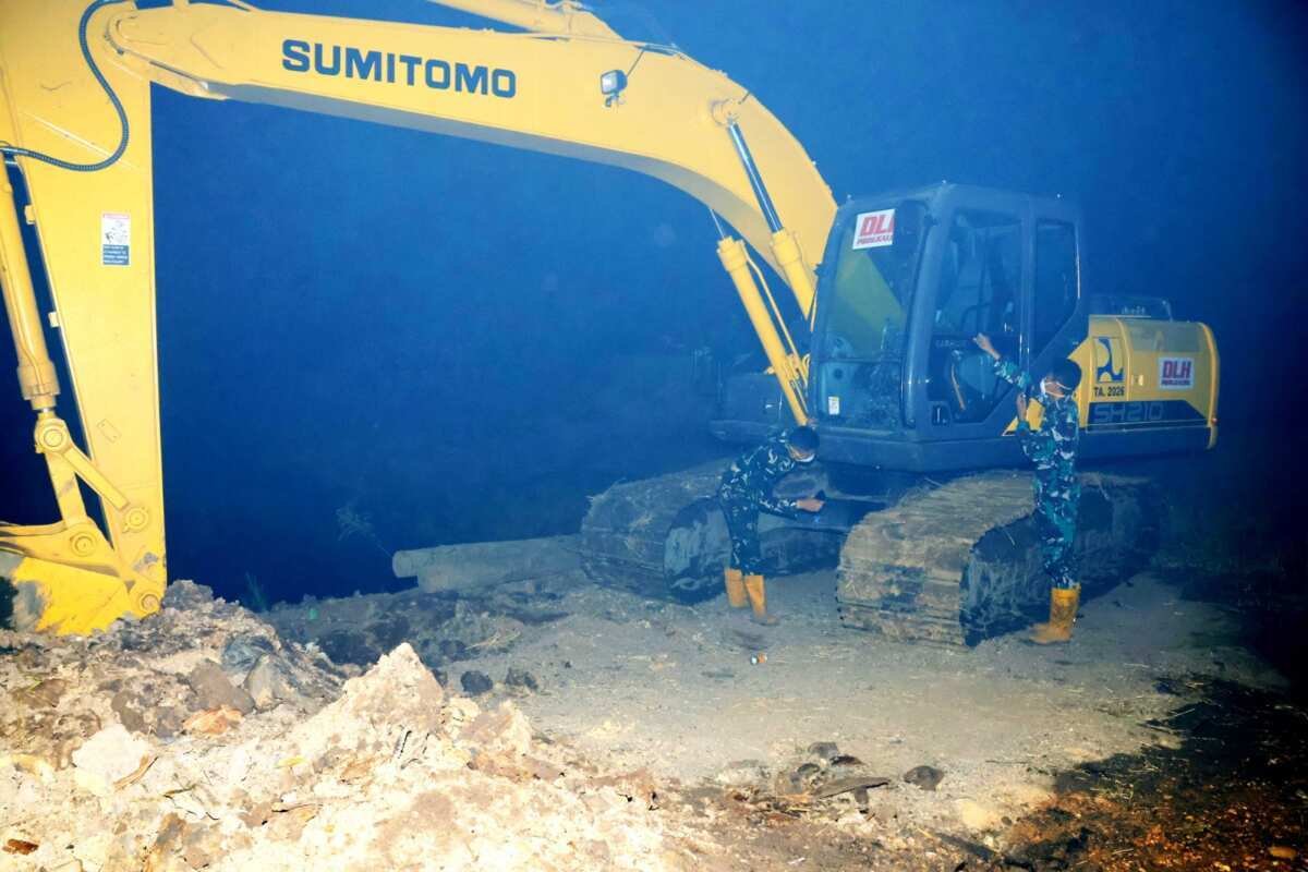 Tak Kenal Lelah dan Waktu, Satgas Irigasi Lanud Sjamsudin Noor Perkuat Penanganan Karhutla Hingga Dini Hari Tak Kenal Lelah dan Waktu, Satgas Irigasi Lanud Sjamsudin Noor Perkuat Penanganan Karhutla Hingga Dini Hari