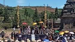 Tradisi Ruwatan Anak Berambut Gimbal Menarik Wisatawan di Dieng Culture Festival 2026 Tradisi Ruwatan Anak Berambut Gimbal Menarik Wisatawan di Dieng Culture Festival 2026