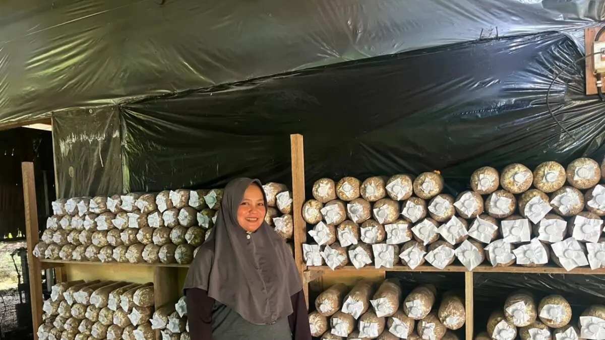 Perjuangan Ibu Astuti: Dari Rumah Tangga Menuju Keteladanan Lingkungan