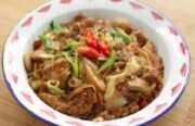 Menyajikan Hidangan Oyakodon Versi Lokal yang Lezat